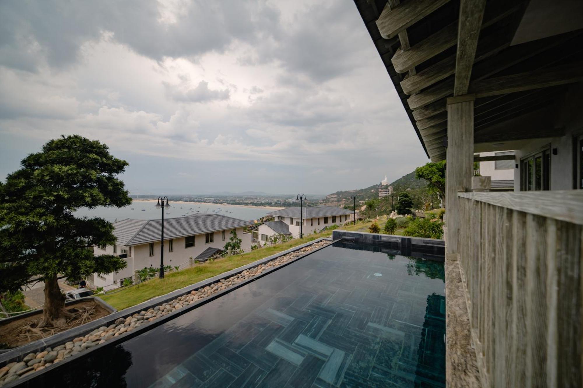 Crown Retreat Quy Nhon Resort Exteriör bild